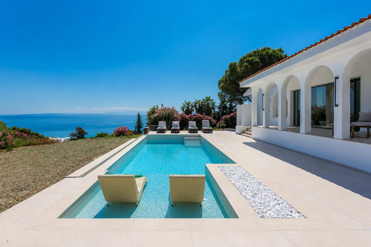 Outdoor Living & Dining